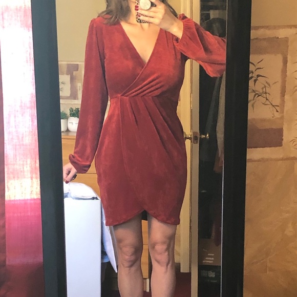 Red velvet dress - Picture 1 of 2
